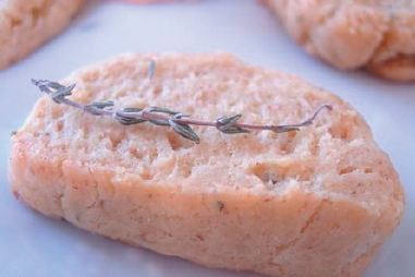 petits sables au fromage de chèvre et au thym