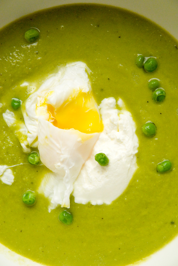 oeuf poche et veloute de petits pois