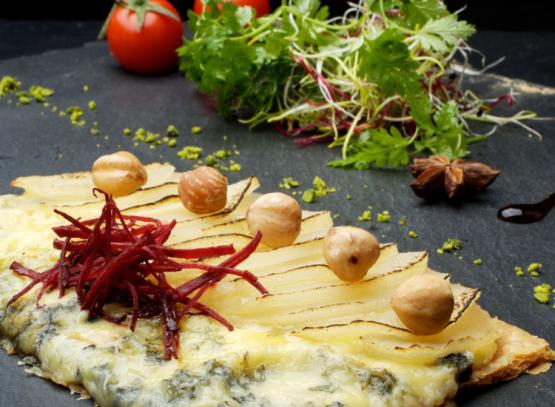 tarte fine au fromage fourme d’ambert et aux poires